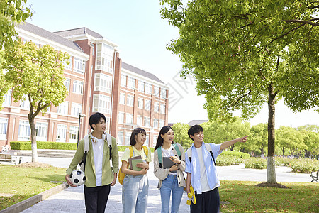 青年节活力的青年大学生指向远处背景