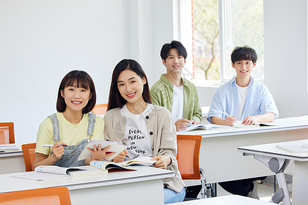 教室里的大学生们图片