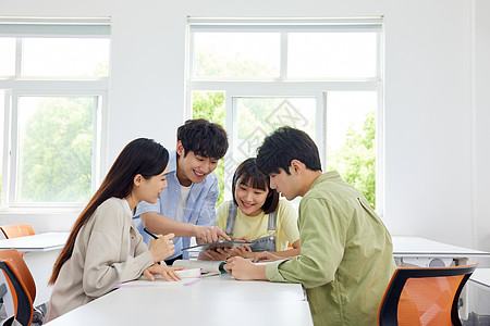 小组交流大学生小组课堂上学习交流背景