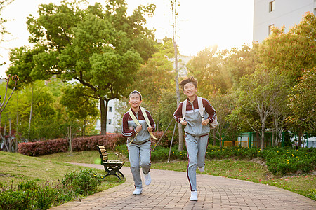 小学生跳绳小学生放学奔跑形象背景