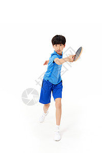小男孩练习乒乓球运动图片