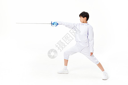 小男孩练习击剑图片
