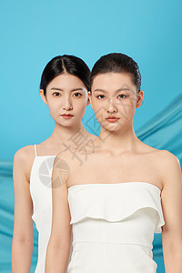蓝色背景美容护肤双人女性高清图片