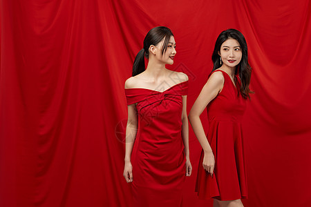 红色背景礼服双人形象图片