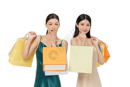 女性双人手拿购物袋图片