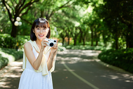 清爽夏日可爱女生拍照图片