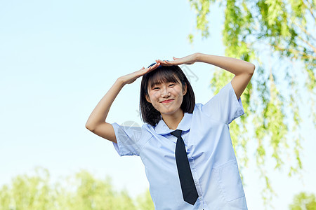 夏日室外阳光校服女性图片