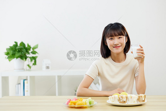 女性居家健康饮食图片