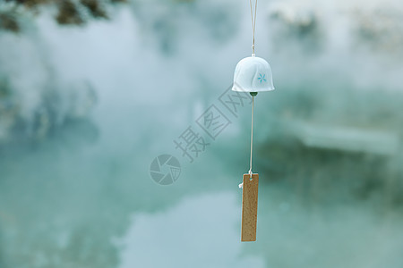 帽子挂饰江南山水中的风铃背景