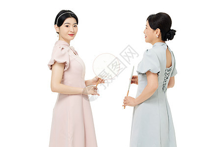 新中式旗袍母女手拿团扇图片