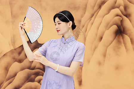 中式旗袍美女展开扇子图片