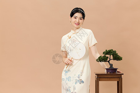 新中式旗袍美女图片
