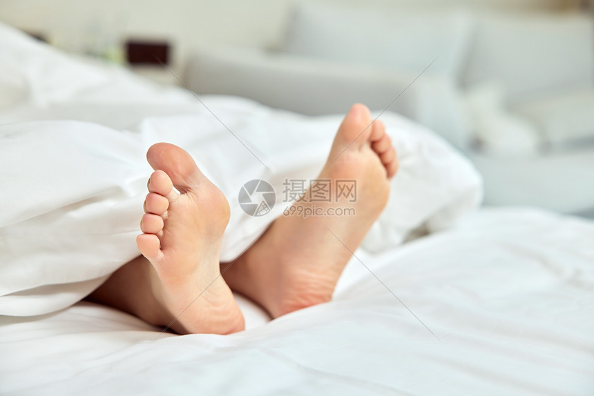 女生脚部特写高清图片下载-正版图片507715871-摄图网