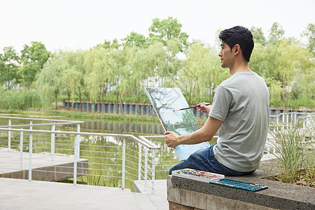 男性在户外画油画图片