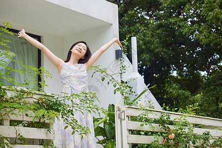 夏日美女享受假期图片