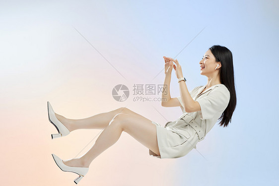 科技悬浮女性形象图片