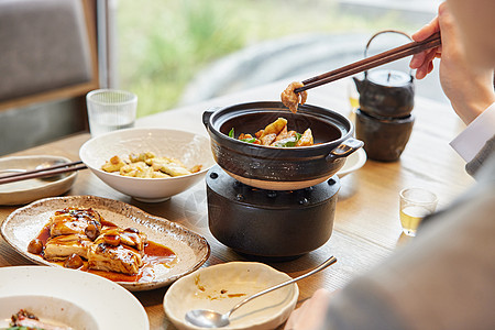 餐厅里的美食图片