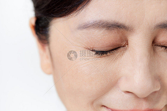 中年女性的眼角细纹图片