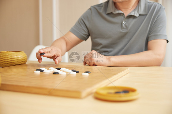 下棋手部特写图片