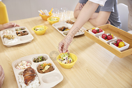 科学配比的老年营养餐食图片