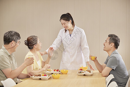 营养师照顾老人饮食图片