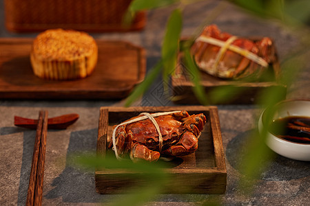 中式传统背景月饼和大闸蟹图片