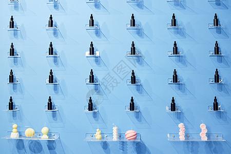 商店背景墙陈列的香水背景图片