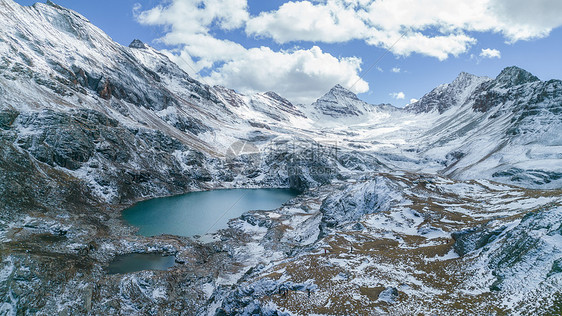 航拍川西雪山图片