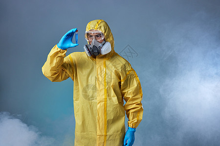 核污染现场研究的工作人员图片