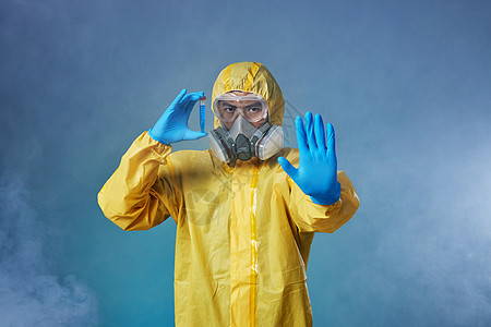 核污染现场研究的工作人员图片