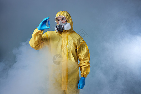 核污染现场检测的工作人员图片