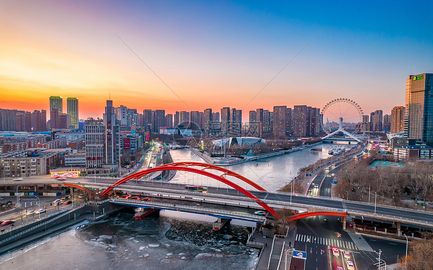 航拍夕阳下海河两岸的建筑风光图片