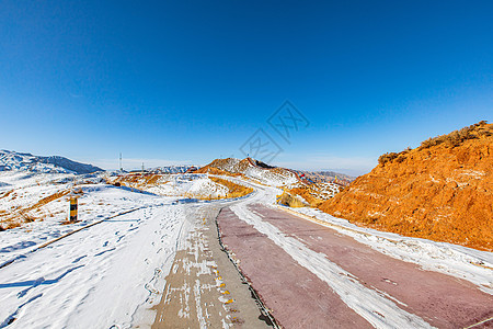 航拍初雪后的甘肃张掖平山湖大峡谷图片