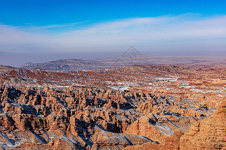 航拍初雪后的甘肃张掖平山湖大峡谷图片