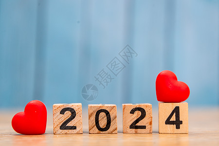 数字新年蓝色木板桌上的数字积木2024背景