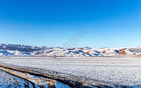 张掖大峡谷航拍初雪后的可可西里平原背景