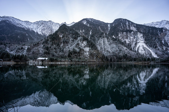 冬天雪山图片