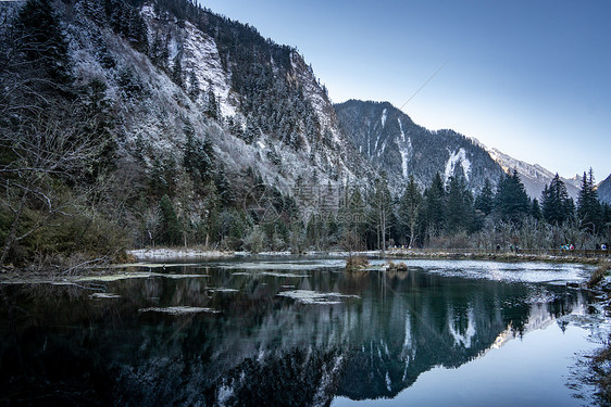 冬天雪山图片