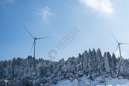 冬天落雪的风车图片