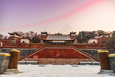 大雪松树冬季夕阳下的北京颐和园背景