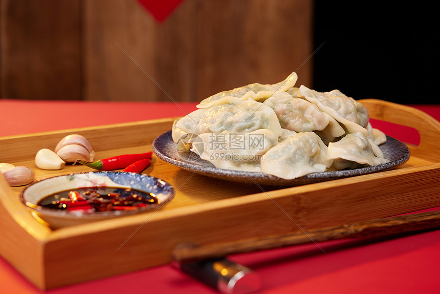 餐桌上的饺子水饺图片