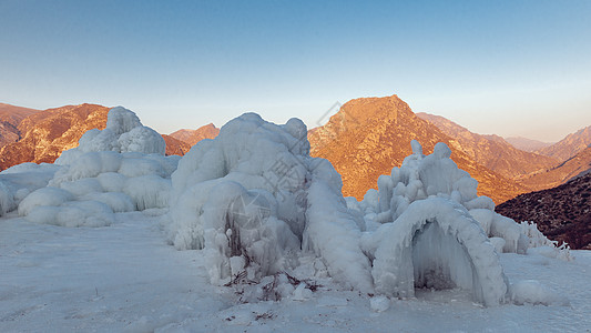 内蒙古冬季山峦冰雪蓝天图片