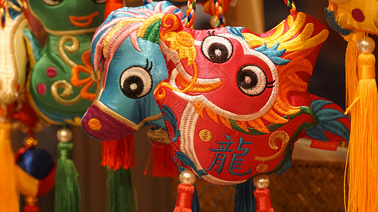 国潮复古中国风龙年年货市场龙年春节装饰挂件背景