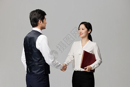 握手的商务男女图片