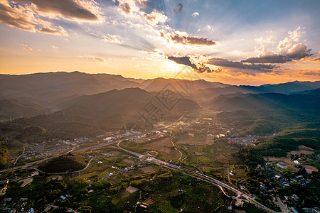 航拍夕阳下的西双版纳植物园建筑和森林图片