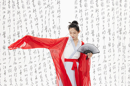 翩翩起舞的新中式古装美女背景图片