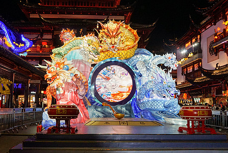 龙骨汤龙年春节元宵节豫园灯会巨型龙灯和汤圆背景