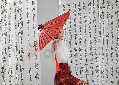 打着伞的中式古风美女图片