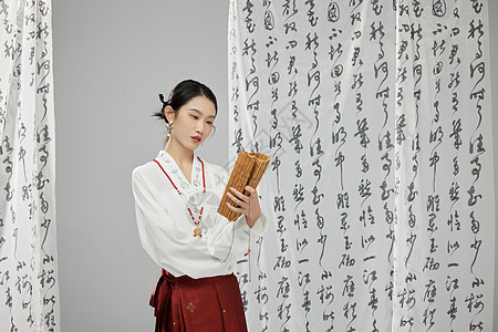 新中式马面裙古典美女图片