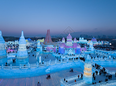 冬天城市航拍哈尔滨第二十五届冰雪大世界旅游景点背景